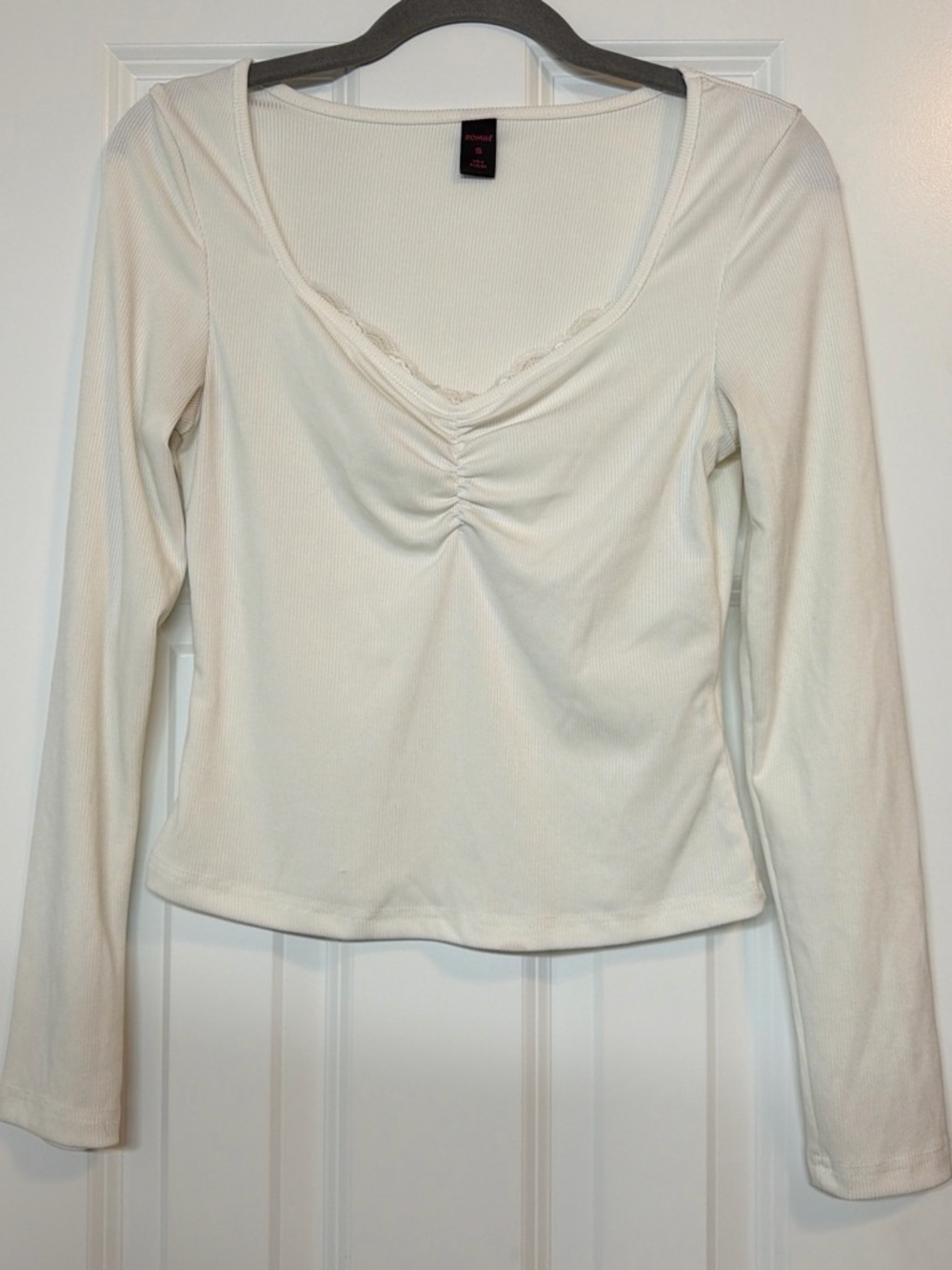 ROMWE White Ribbed Long-Sleeve Ruched V-Neck Top